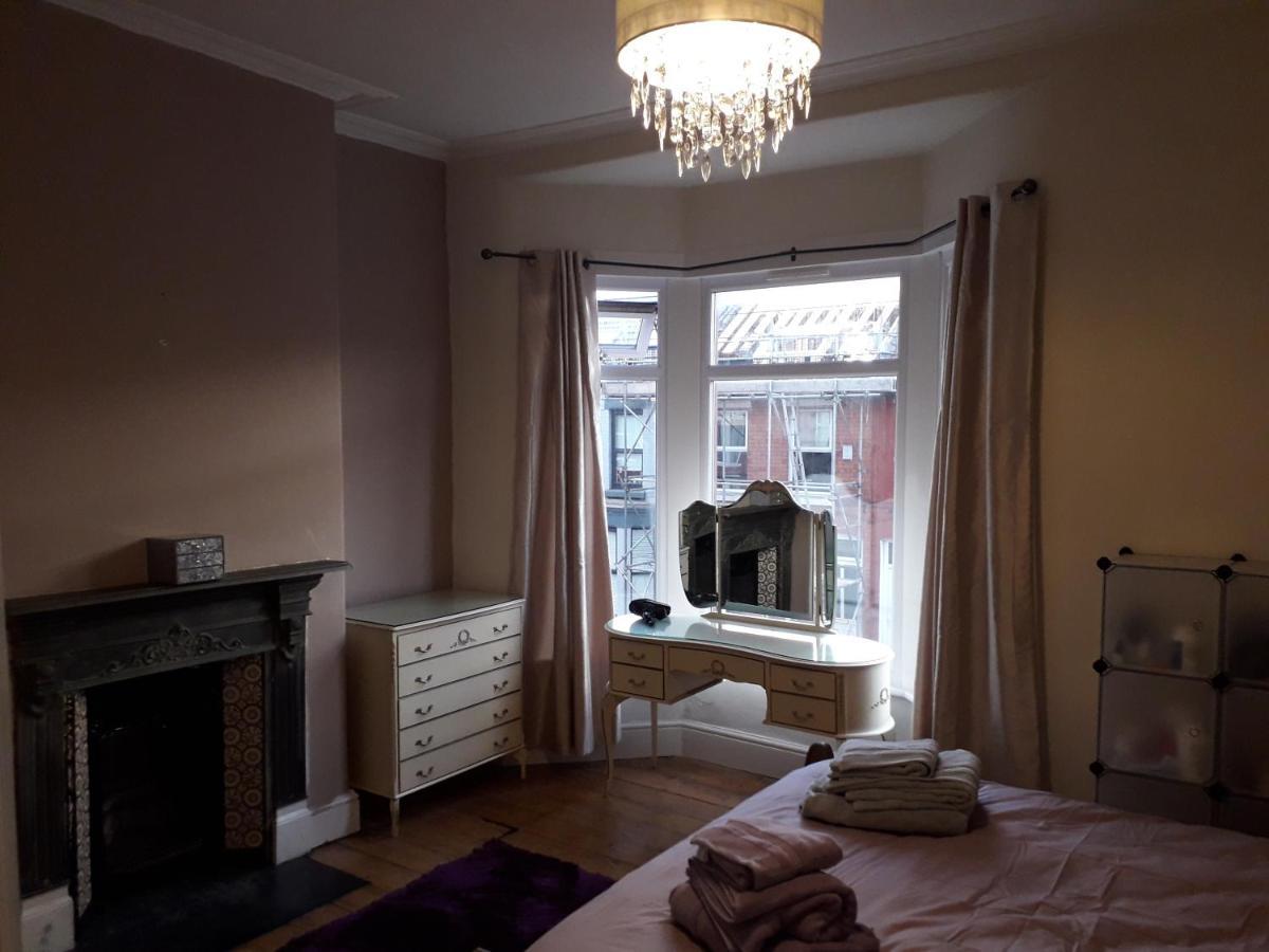 Traditional House Near Liverpool City Centre エクステリア 写真