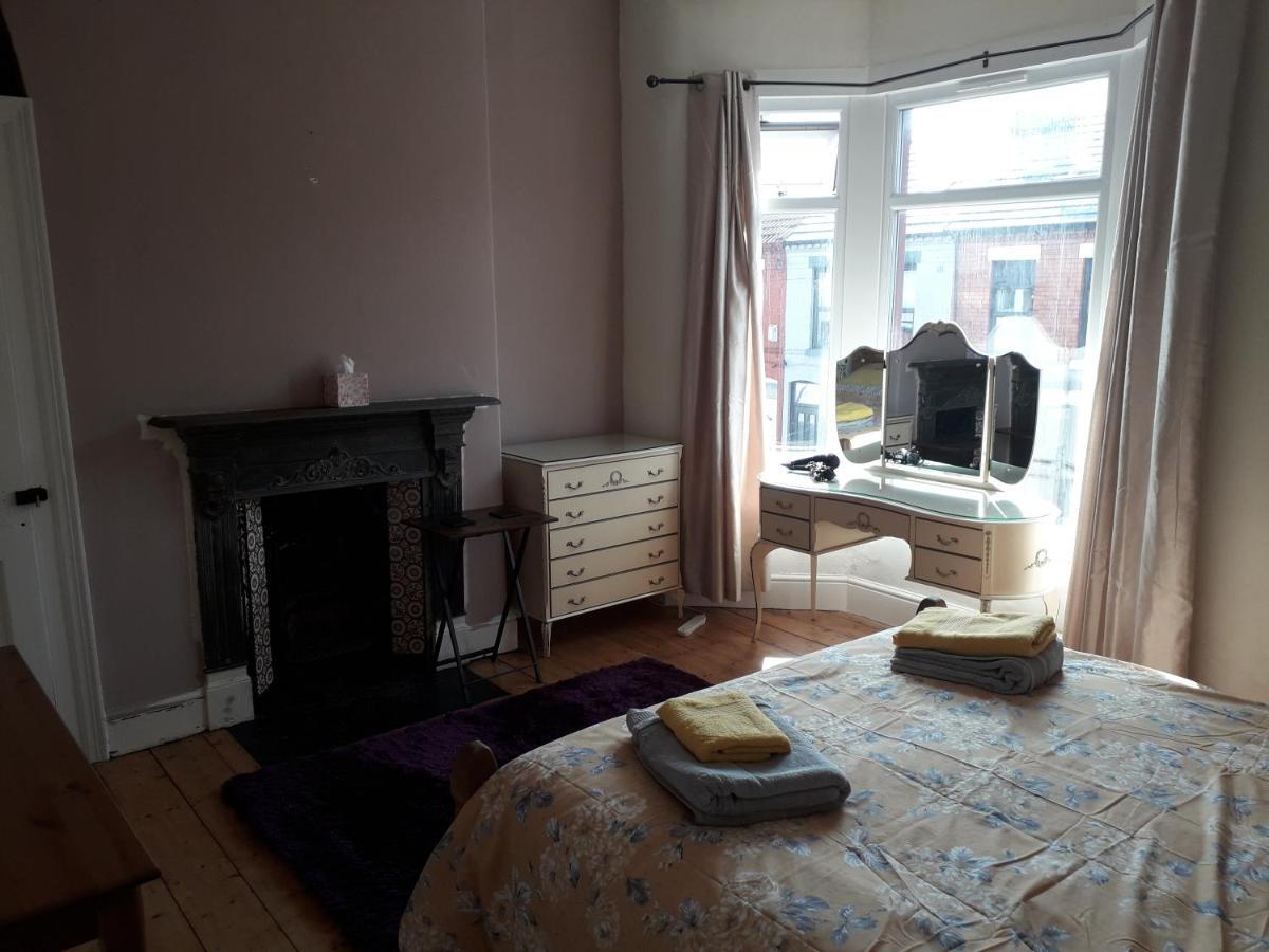 Traditional House Near Liverpool City Centre エクステリア 写真